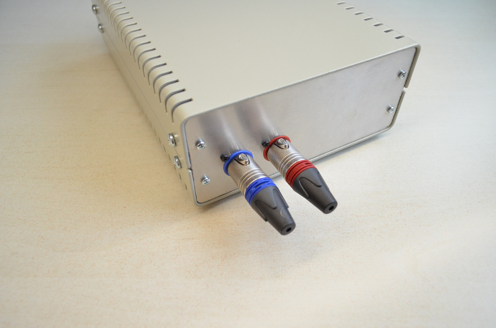 Konektory Neutrik 1: Dve riešenia na prenos napájania a dát s XLR konektormi Neutrik